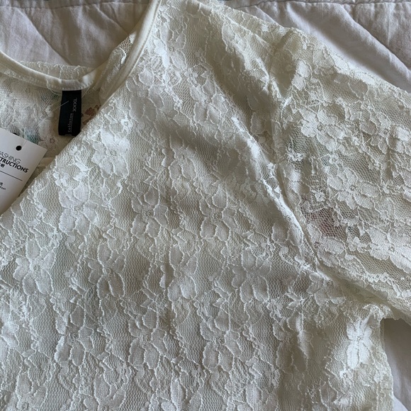 🆕 Plus Sized Lace Peplum Dress - Picture 5 of 7